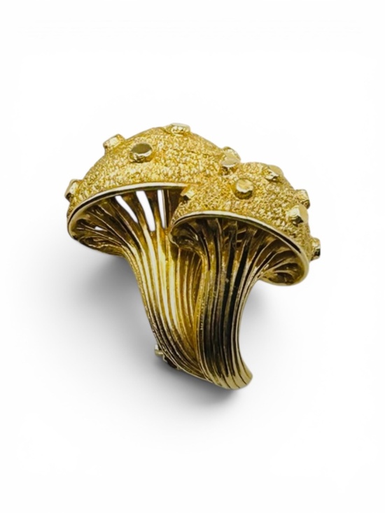 Boucher Jewelry - Vintage 60s Marcel Boucher Gold Tone Mushroom Brooch EUC
